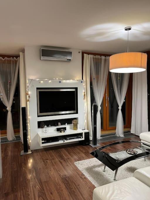 Rooftop Apartment With Pergola And Parking براغ المظهر الخارجي الصورة